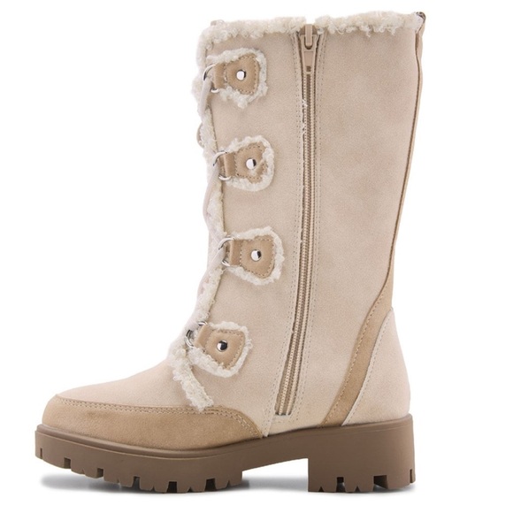 Sold NWT BCBG Cream Winter Boots - Picture 3 of 4